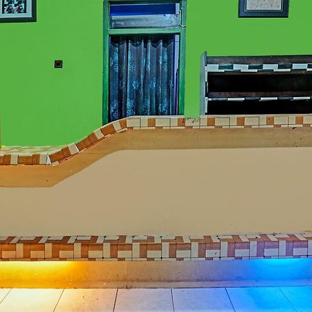 Oyo 91697 Nyaman Homestay Syariah Pare Luaran gambar