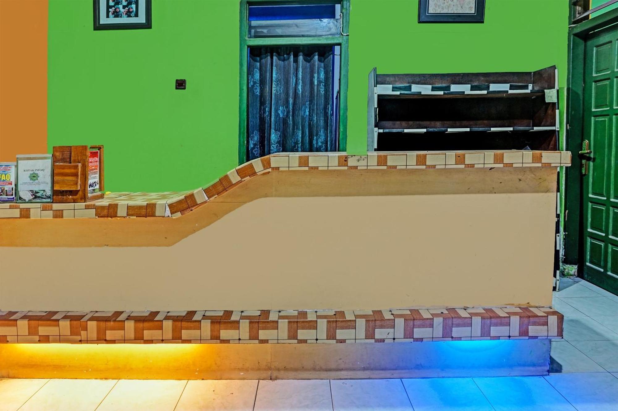 Oyo 91697 Nyaman Homestay Syariah Pare Luaran gambar