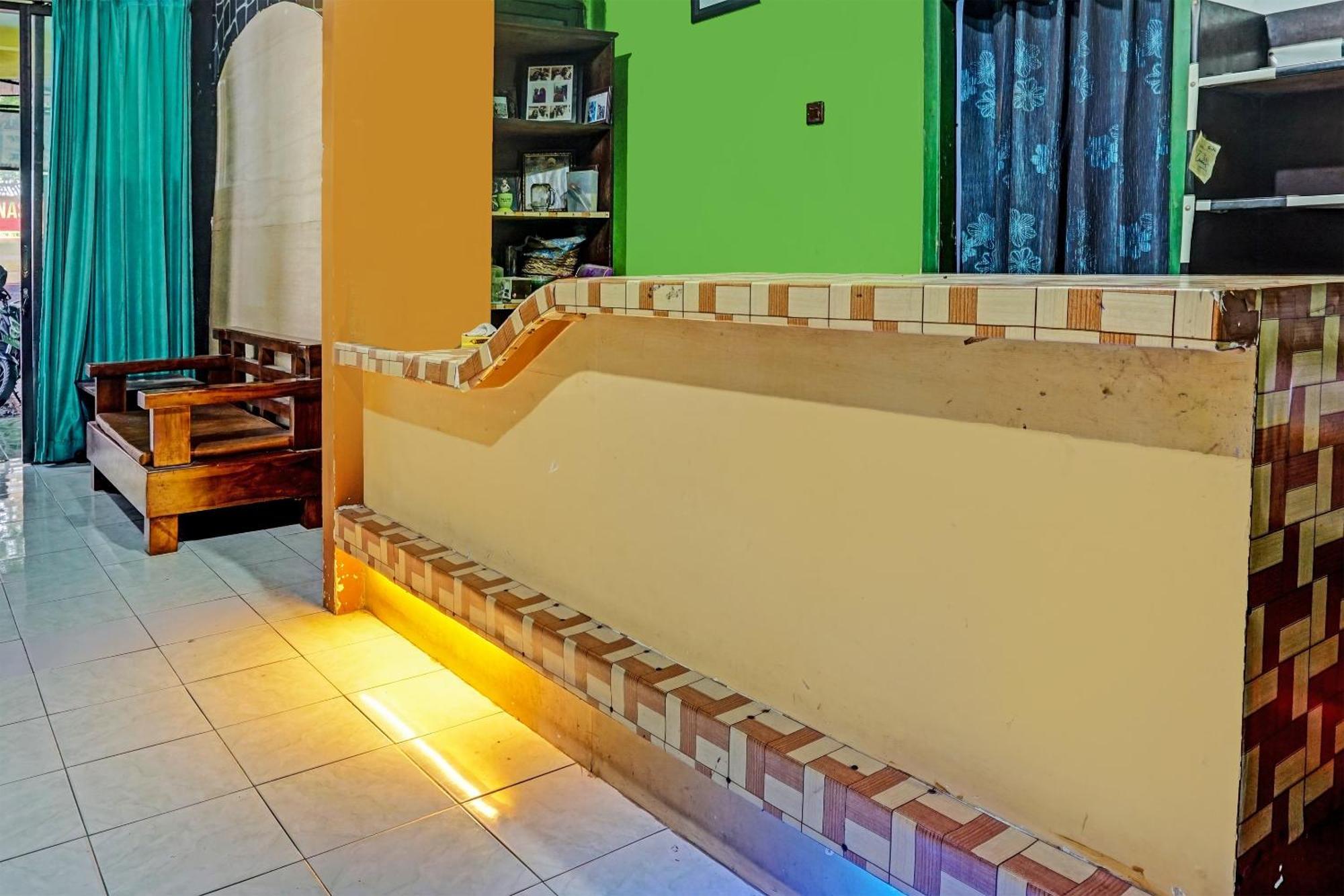 Oyo 91697 Nyaman Homestay Syariah Pare Luaran gambar